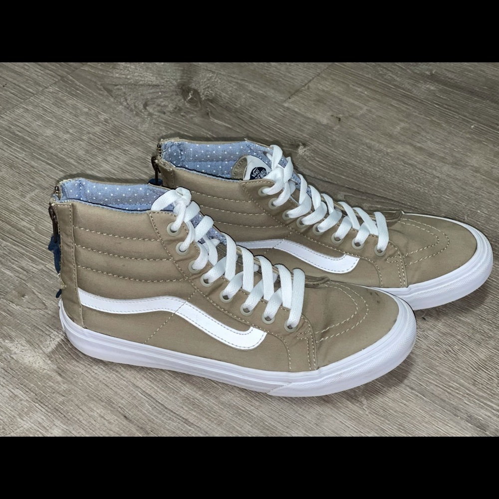 Vans off the wall with zipper